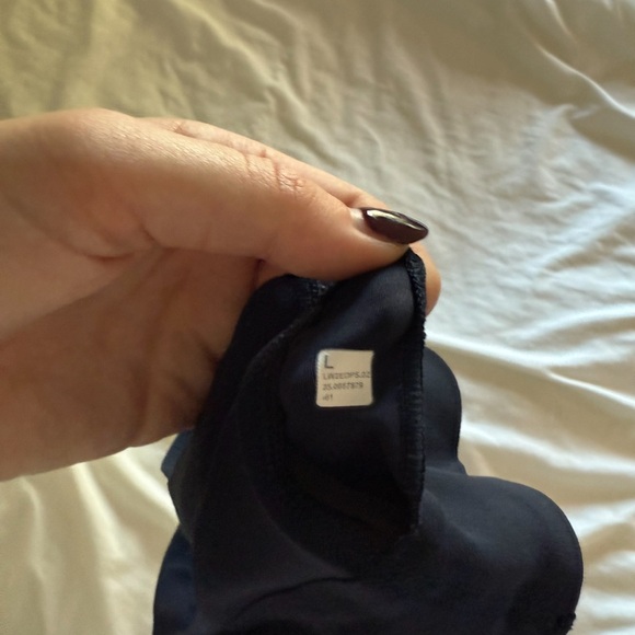 Lululemon Focuser Bra in Navy - Picture 5 of 5